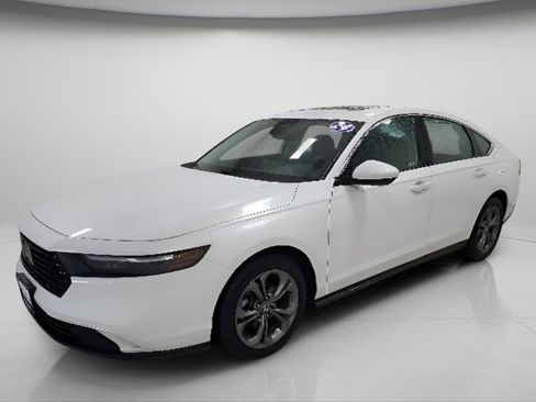 Used 2024 Honda Accord EX image 9