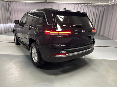 Used 2023 Jeep Grand Cherokee Laredo image 5