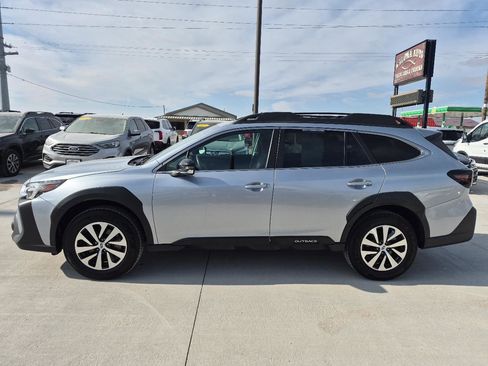 Used 2024 Subaru Outback Premium AWD/4WD image 8