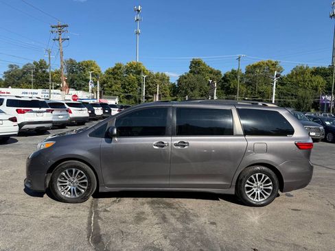 Used 2019 Toyota Sienna XLE image 5