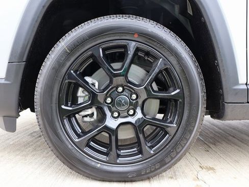 New 2025 Jeep Compass Latitude w/ Sun & Sound Group image 27