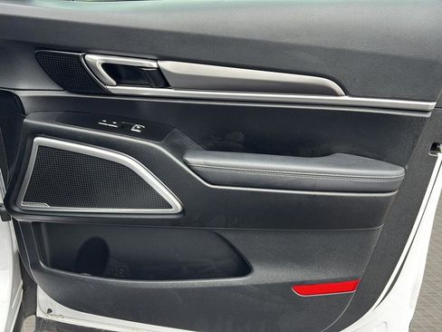 Used 2023 Kia Telluride LX image 37