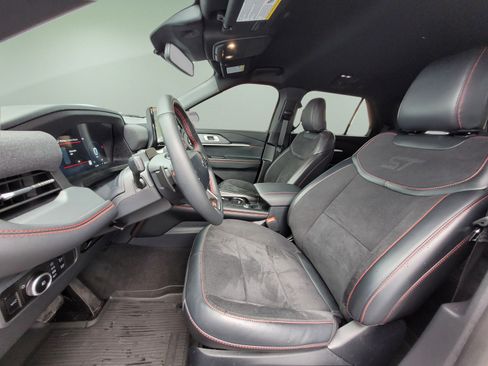 Used 2025 Ford Explorer ST AWD/4WD image 28