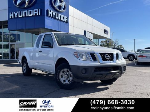 Used 2018 Nissan Frontier S image 1