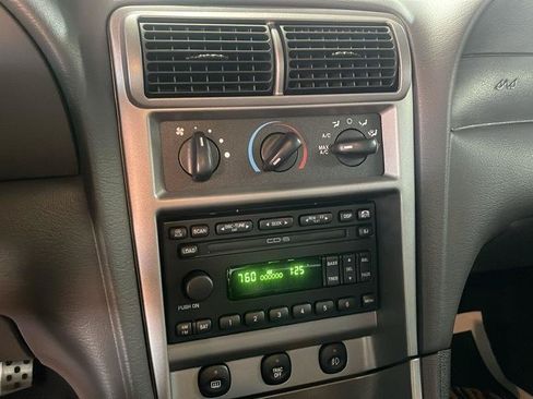 Used 2004 Ford Mustang Mach 1 RWD image 33