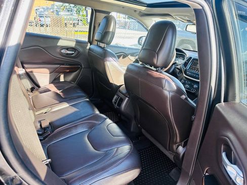 Used 2014 Jeep Cherokee Trailhawk w/ Technology Group AWD/4WD image 17