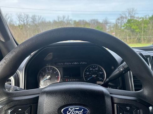 Used 2017 Ford F250 XLT w/ XLT Premium Package AWD/4WD image 35