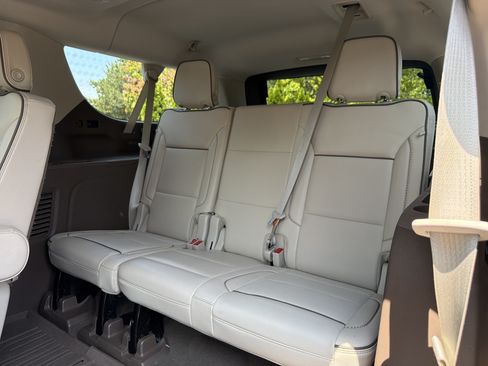 Used 2022 GMC Yukon XL Denali AWD/4WD image 10