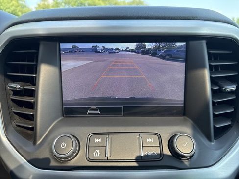 Used 2022 GMC Acadia SLE w/ Driver Convenience Package image 32