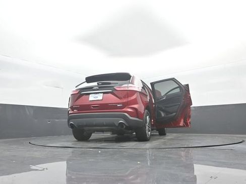 Certified 2019 Ford Edge Titanium w/ Cold Weather Package AWD/4WD image 46