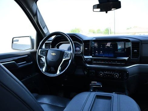 Used 2022 Chevrolet Silverado 1500 LT w/ Leather Package AWD/4WD image 15