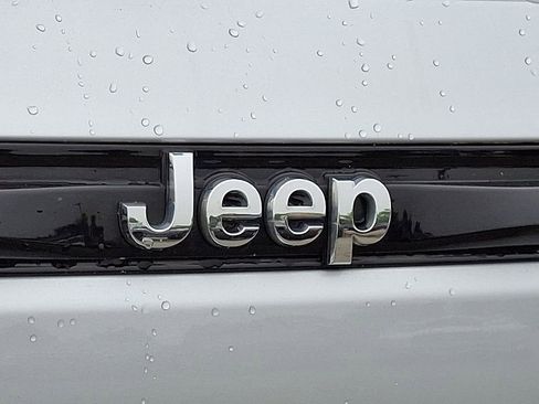 Used 2022 Jeep Grand Cherokee Limited AWD/4WD image 32