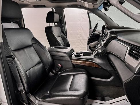 Used 2015 Chevrolet Suburban LT image 13