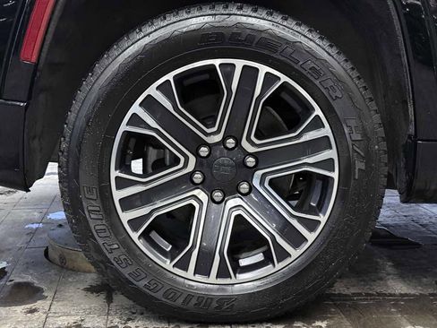 Used 2024 Jeep Wagoneer 4WD w/ Premium Group I image 45