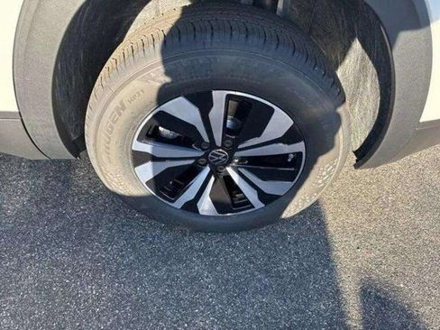 New 2026 Volkswagen Atlas Cross Sport SE image 10