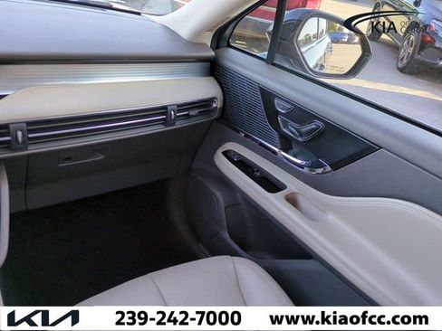 Used 2021 Lincoln Corsair AWD w/ Sport Package image 17