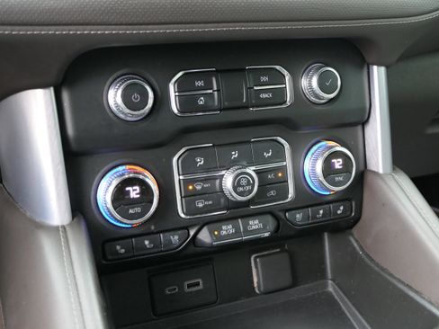 Used 2021 GMC Yukon SLT w/ SLT Luxury Plus Package image 19