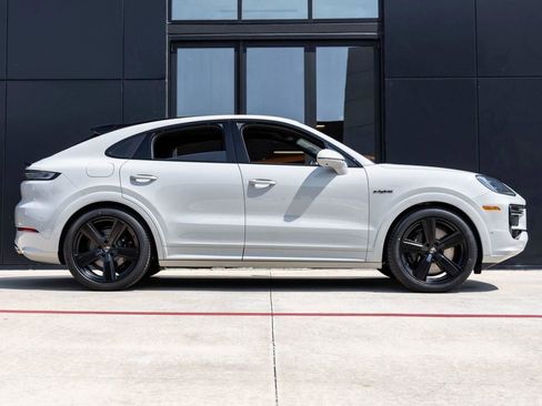 New 2025 Porsche Cayenne Turbo image 63