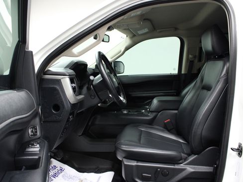 Used 2024 Ford Expedition XLT image 12