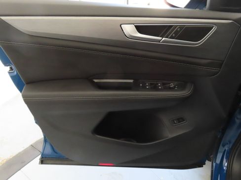 New 2025 Volkswagen Atlas Cross Sport SE image 11