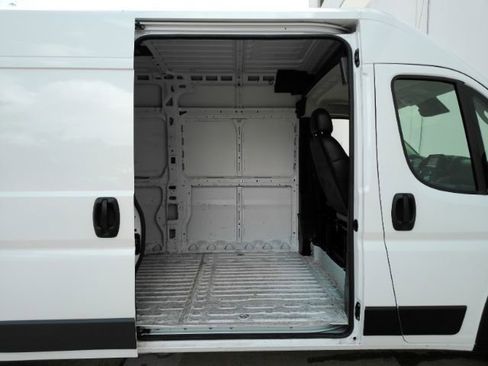 Used 2025 RAM ProMaster 2500 w/ Convenience Group FWD image 5