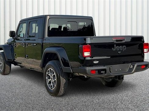 New 2025 Jeep Gladiator Sport image 3