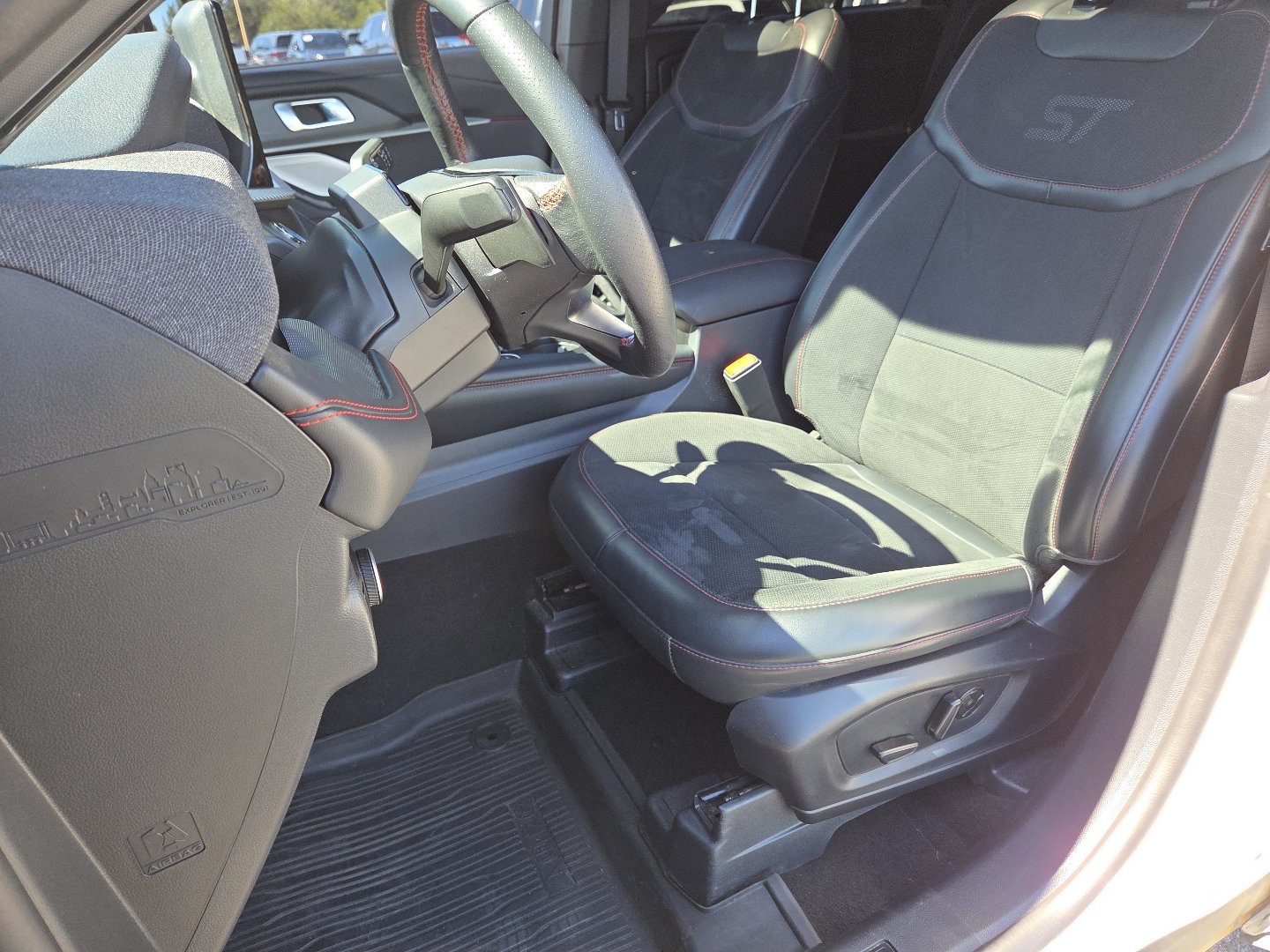 Used 2025 Ford Explorer ST w/ Sun And Sound Package RWD image 29