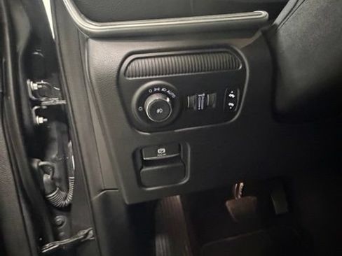 Used 2024 Jeep Wagoneer Series III AWD/4WD image 25