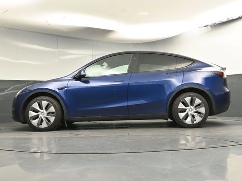 Used 2024 Tesla Model Y Long Range image 23