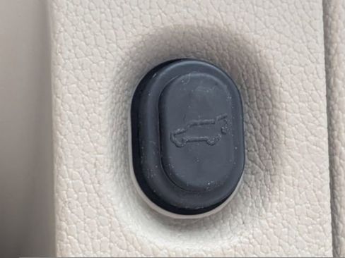 Used 2018 Cadillac Escalade Luxury image 14