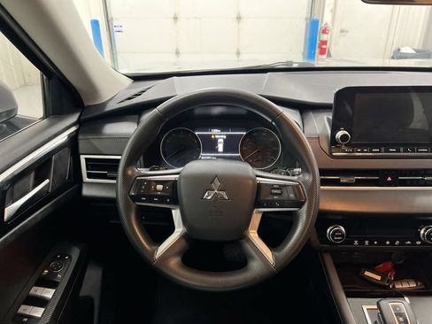 Used 2024 Mitsubishi Outlander ES AWD/4WD image 11