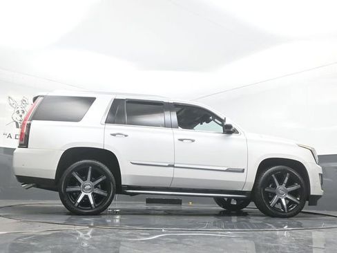 Used 2017 Cadillac Escalade Premium Luxury image 54