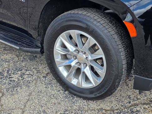 Used 2024 Chevrolet Tahoe Premier AWD/4WD image 14