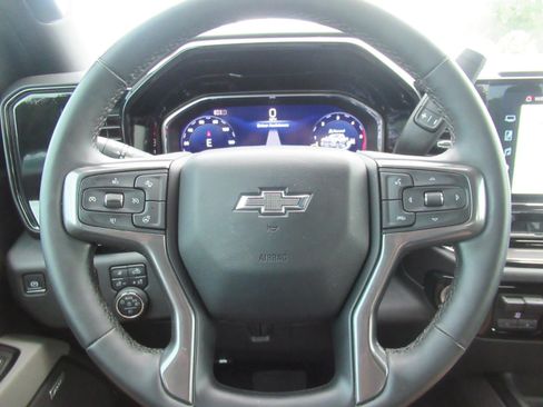 Used 2025 Chevrolet Silverado 2500 ZR2 w/ Technology Package AWD/4WD image 27