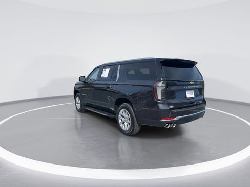 Used 2025 Chevrolet Suburban Premier RWD image 7