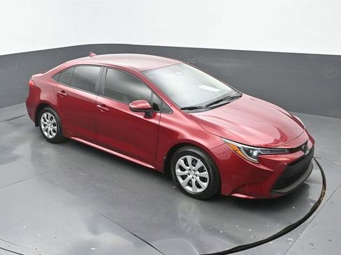 Used 2025 Toyota Corolla LE image 28