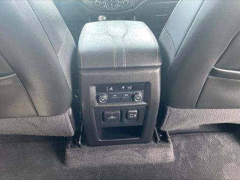 Used 2020 Chevrolet Traverse LT w/ LT Premium Package AWD/4WD image 9