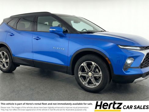 Used 2025 Chevrolet Blazer LT FWD image 1
