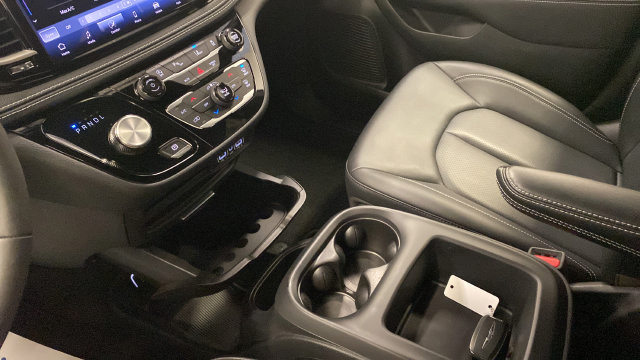 Used 2025 Chrysler Pacifica Select FWD image 20