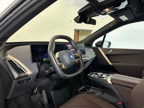 Used 2024 BMW iX xDrive50 AWD/4WD image 9