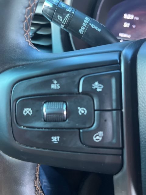 Used 2024 GMC Yukon AT4 w/ Technology Package AWD/4WD image 18