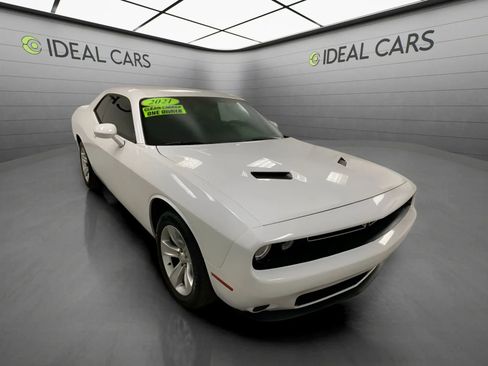 Used 2021 Dodge Challenger SXT RWD image 3