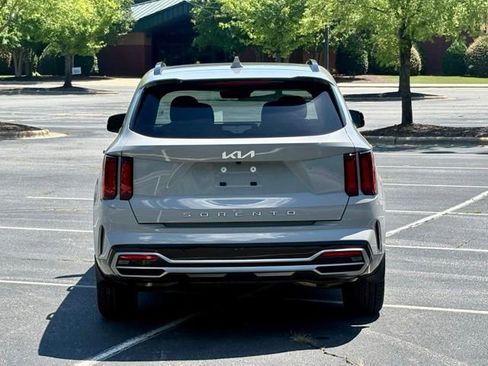 Used 2022 Kia Sorento EX w/ Panoramic Sunroof Package FWD image 6