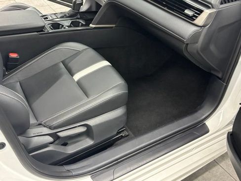 Used 2025 Toyota Camry SE FWD image 31