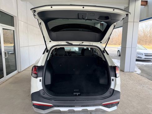 Used 2023 Kia Sportage LX image 9