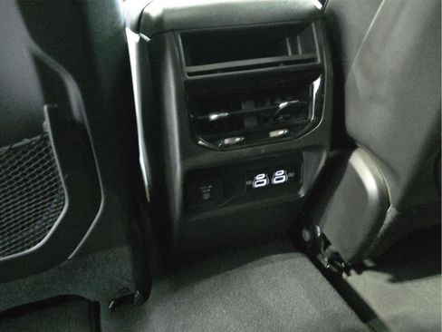 Used 2024 Jeep Grand Cherokee Altitude AWD/4WD image 18