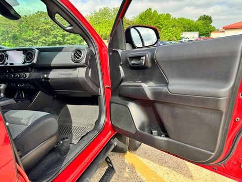 Used 2021 Toyota Tacoma TRD Off-Road AWD/4WD image 29