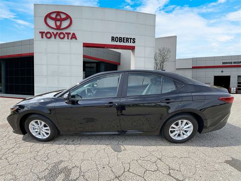 Used 2026 Toyota Camry LE image 4