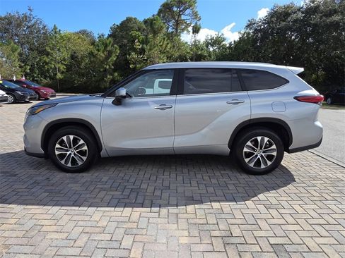 Used 2023 Toyota Highlander XLE image 8