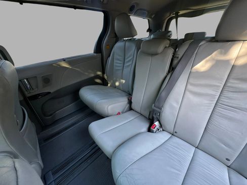 Used 2011 Toyota Sienna XLE w/ XLE Navigation Pkg FWD image 79